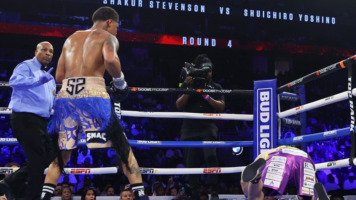 Shakur Stevenson beats Yoshino