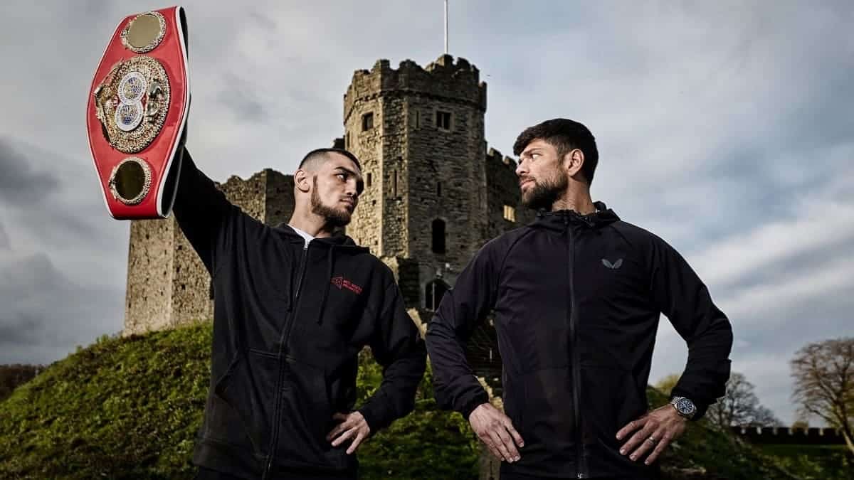 Shavkatdzhon Rakhimov taquine Joe Cordina avec la ceinture IBF