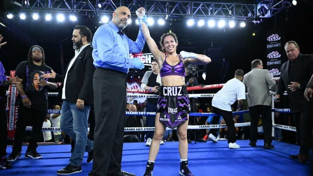 LeAnna Cruz remporte la victoire par décision à Philadelphie