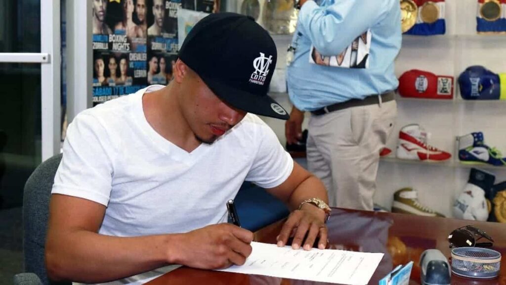 Gant De Boxe Noir Signé Miguel Cotto Everlast Champ Wbo Avec Coa