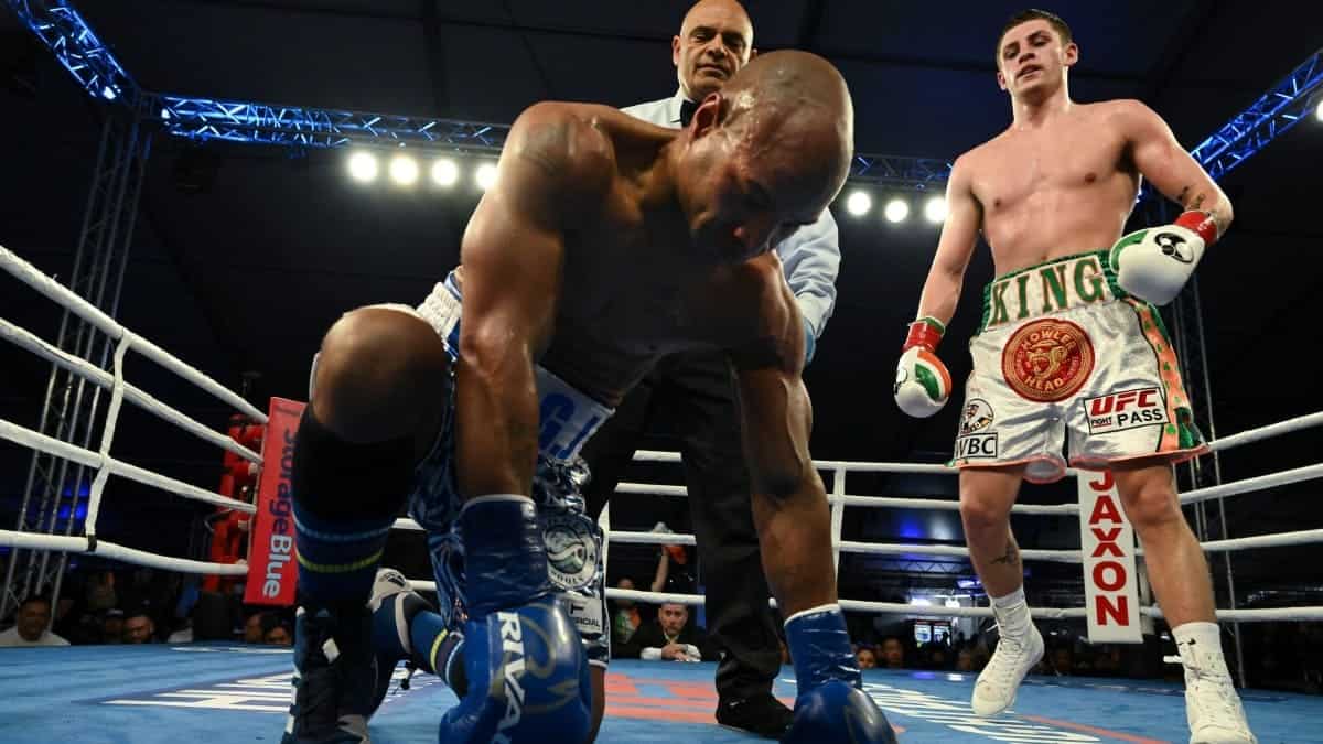 Callum Walsh assomme Carson Jones et inflige sa 16e défaite en carrière