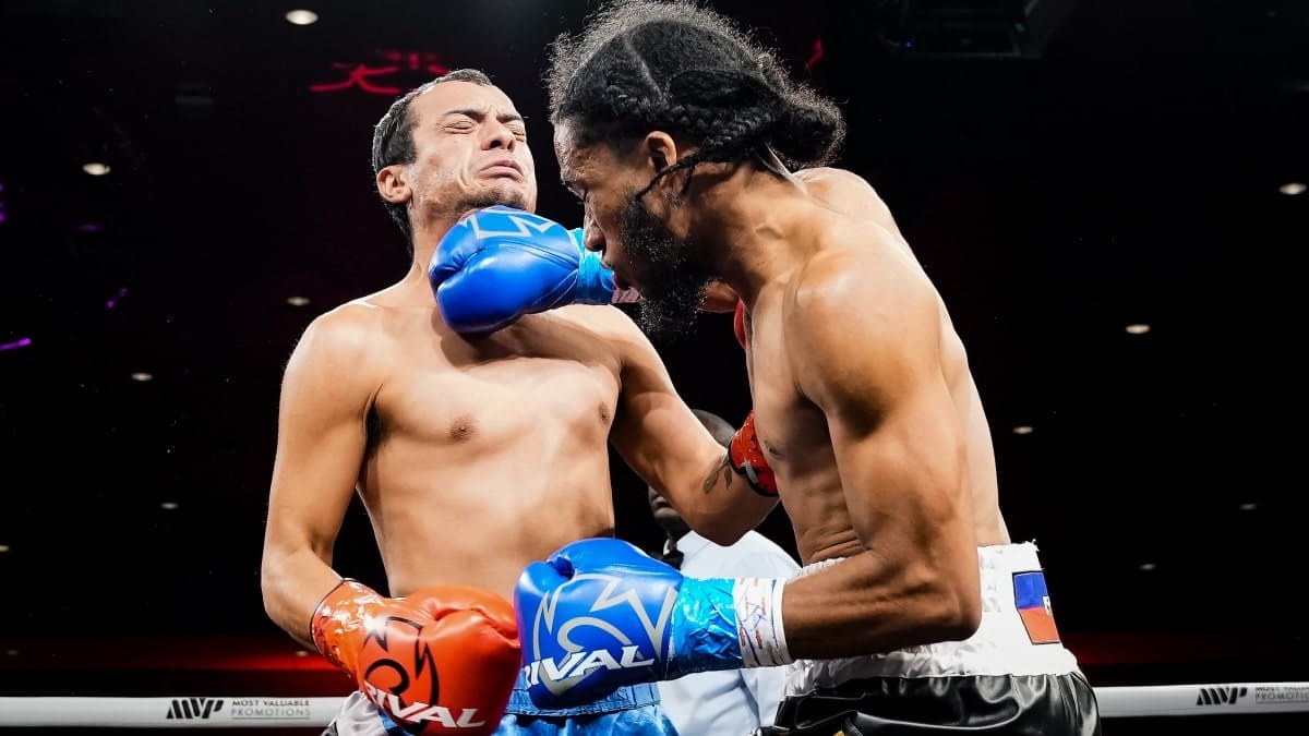 Giovanni Louis vs The World's Worst Boxer Carlos Rey Ramirez