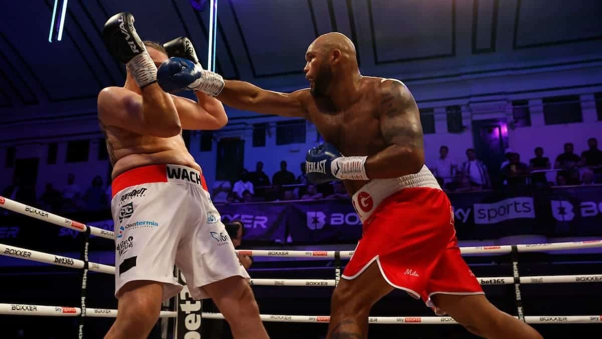 Le poids lourd Frazer Clarke domine Mariusz Wach