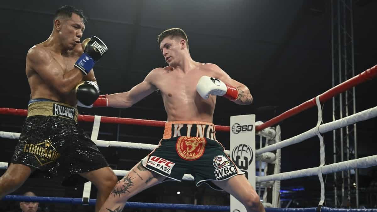 Callum Walsh arrête Juan Jose Velasco et reste invaincu