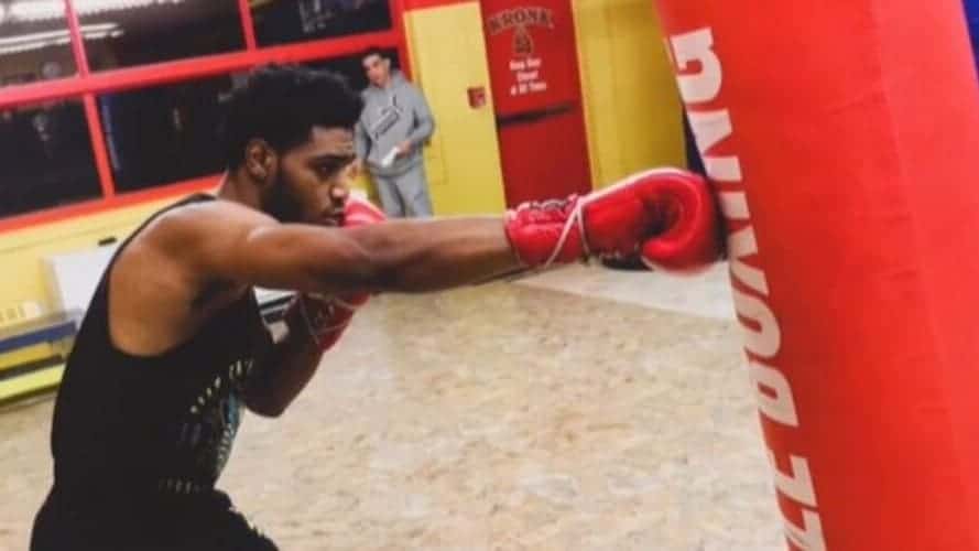 Da'Velle Smith de Kronk passe à 7-0 avec un sixième KO