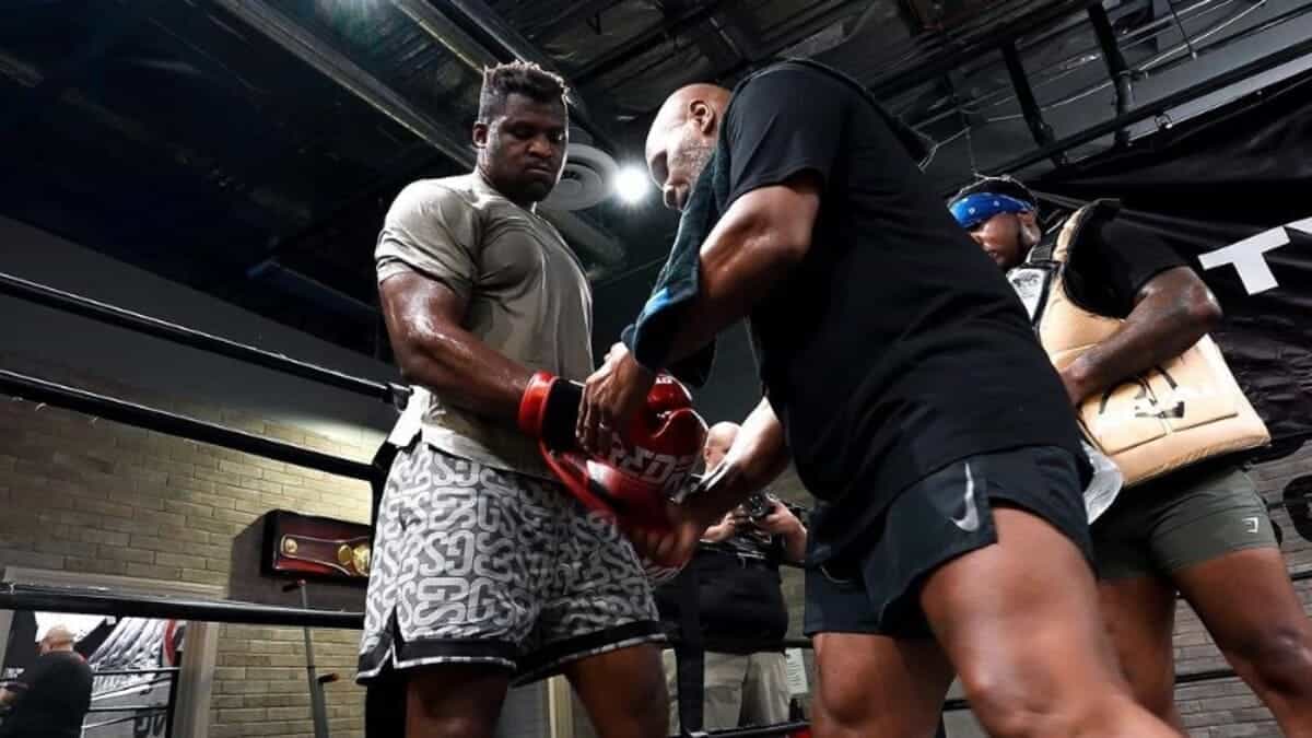 Mike Tyson Francis Ngannou