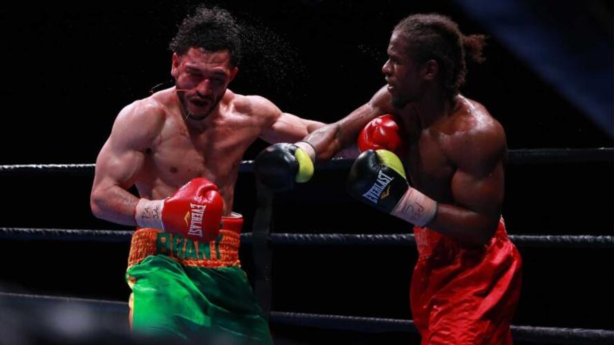 Le poids moyen Immanuwel Aleem signe un nouvel accord promotionnel