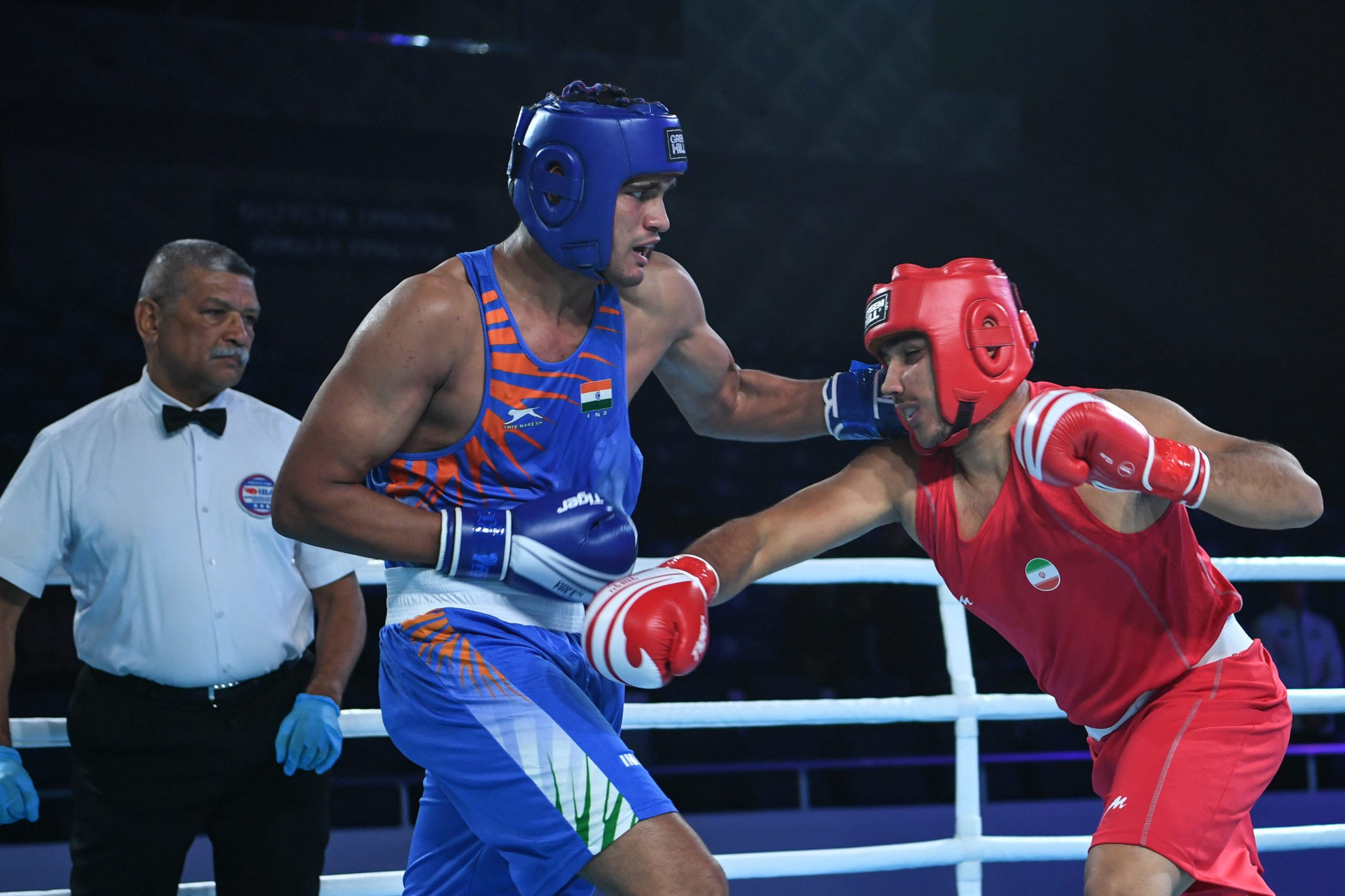 Des quarts de finale passionnants chez les super-lourds masculins et les poids minimums féminins à Astana