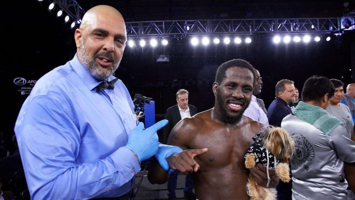 Tevin Farmer arrête Oscar Barajas à Philadelphie
