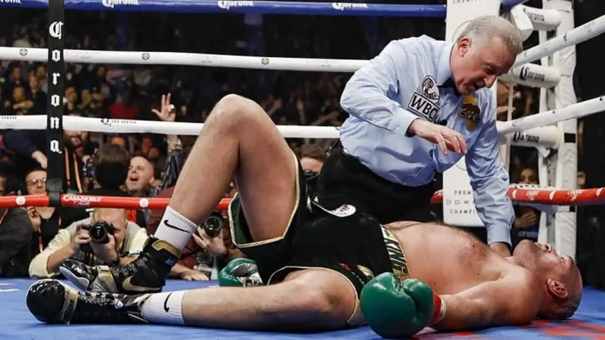 Deontay Wilder knocks down Tyson Fury Jack Reiss