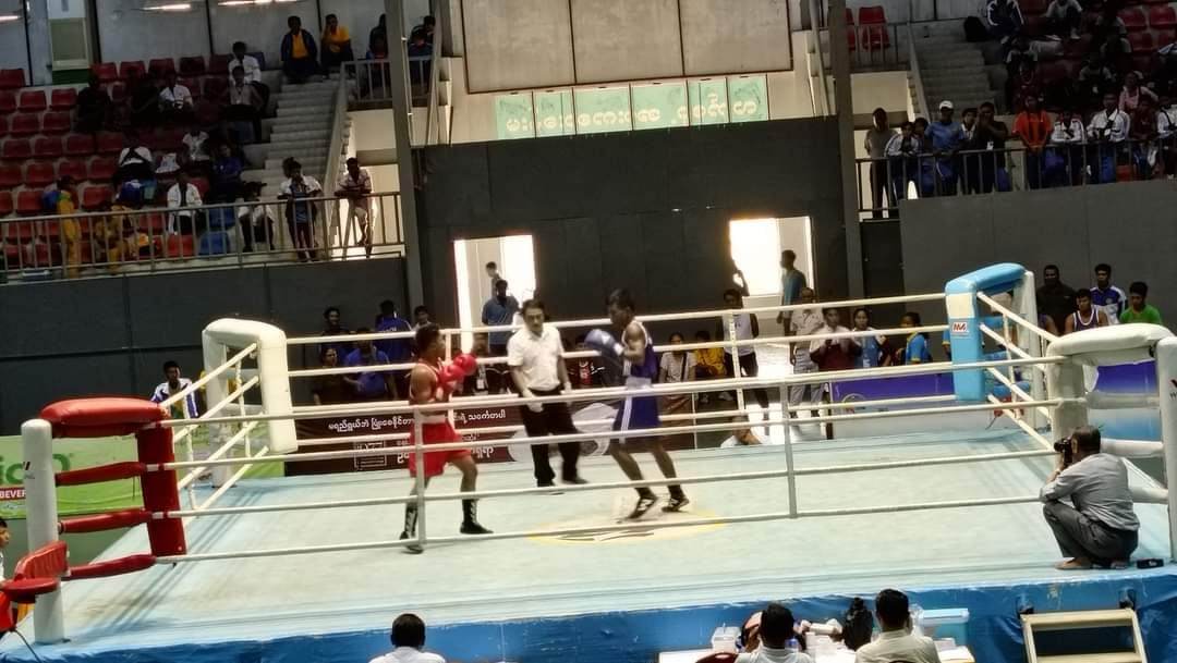 Aye Aye Pyae et Gin Sin Maung ont reçu les trophées des meilleurs boxeurs aux championnats de boxe des divisions et des États du Myanmar
