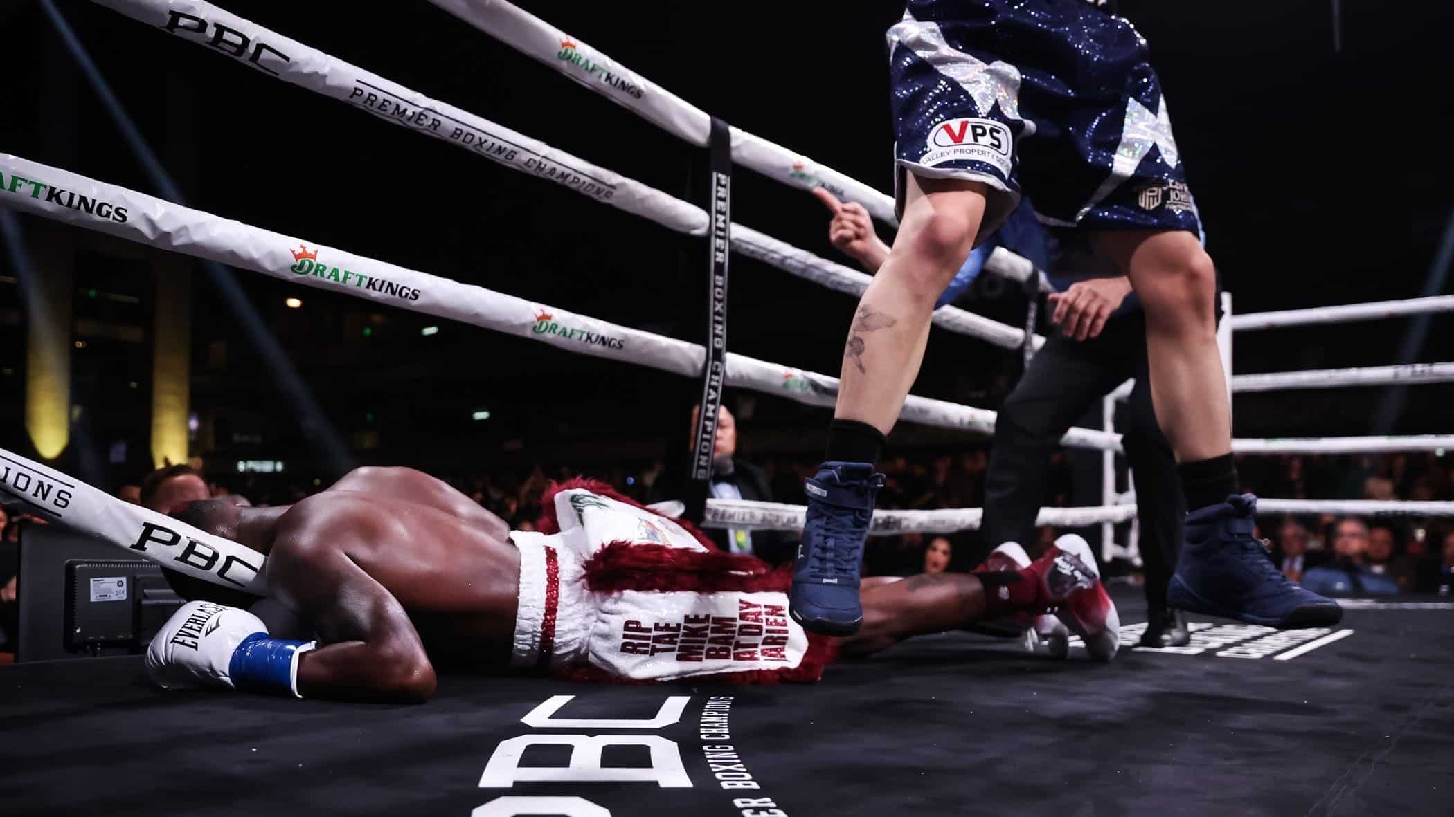 Comparé à Floyd Mayweather, anéanti par KO