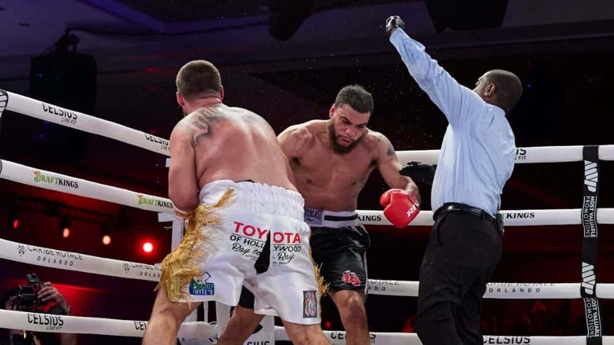 Heavyweight Lorenzo Medina wins