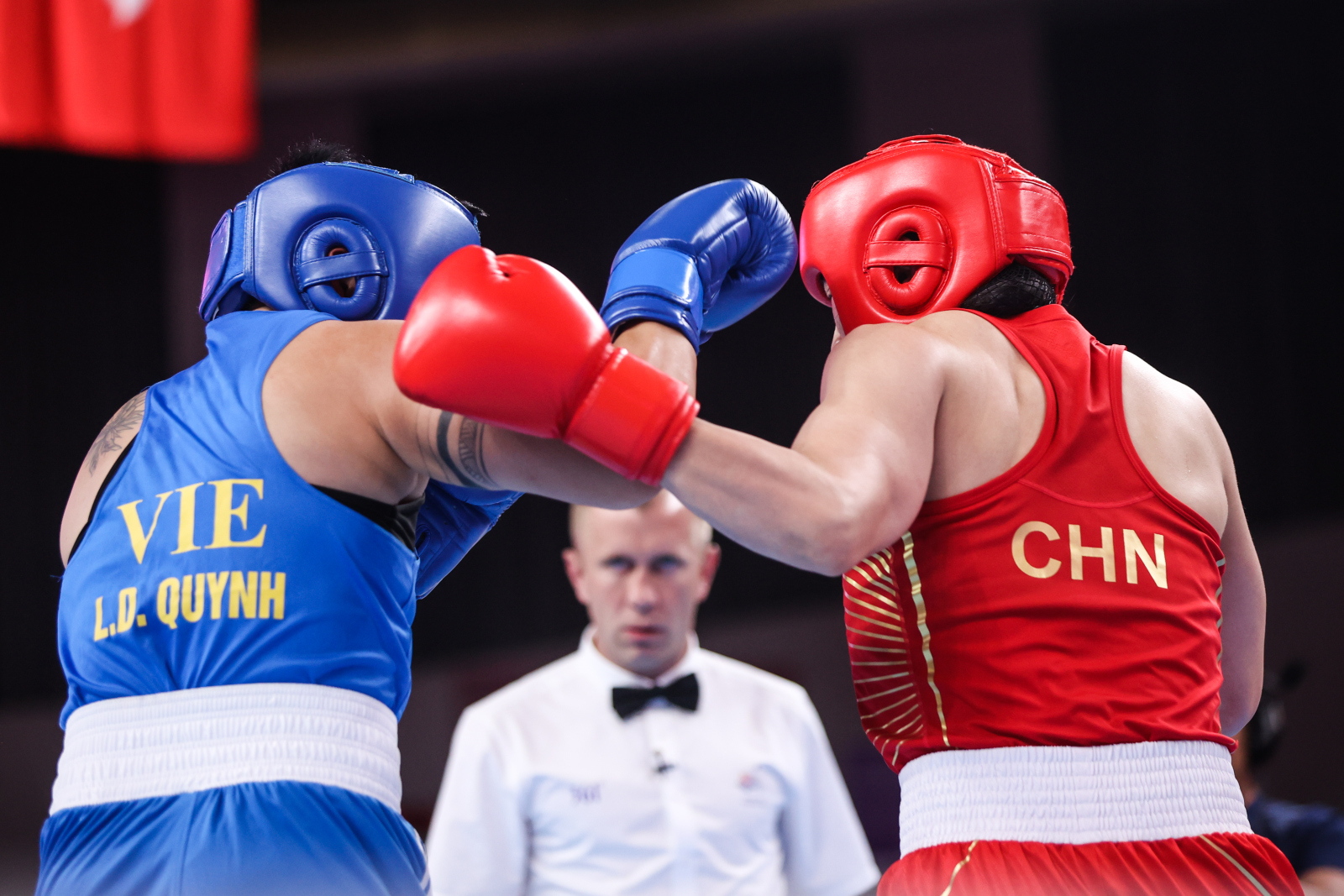 Xu Zichun et Danabieke Bayikewuzi mènent l'équipe de Chine lors du premier tournoi mondial de qualification olympique