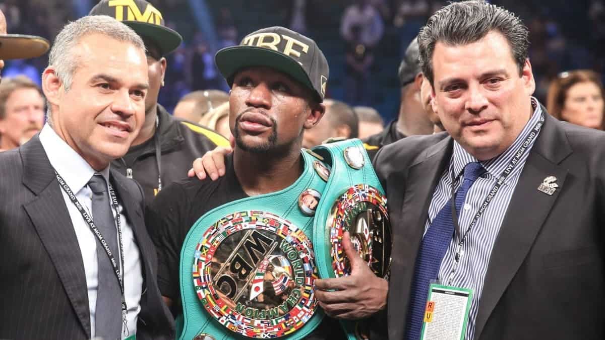 Floyd Mayweather belts Gilberto Mendoza and Mauricio Sulaiman
