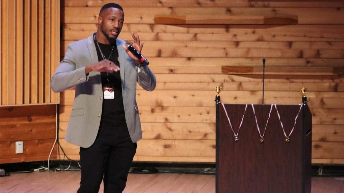 Muslim Boxer Muhsin Cason speaks at Ramadan fundraiser