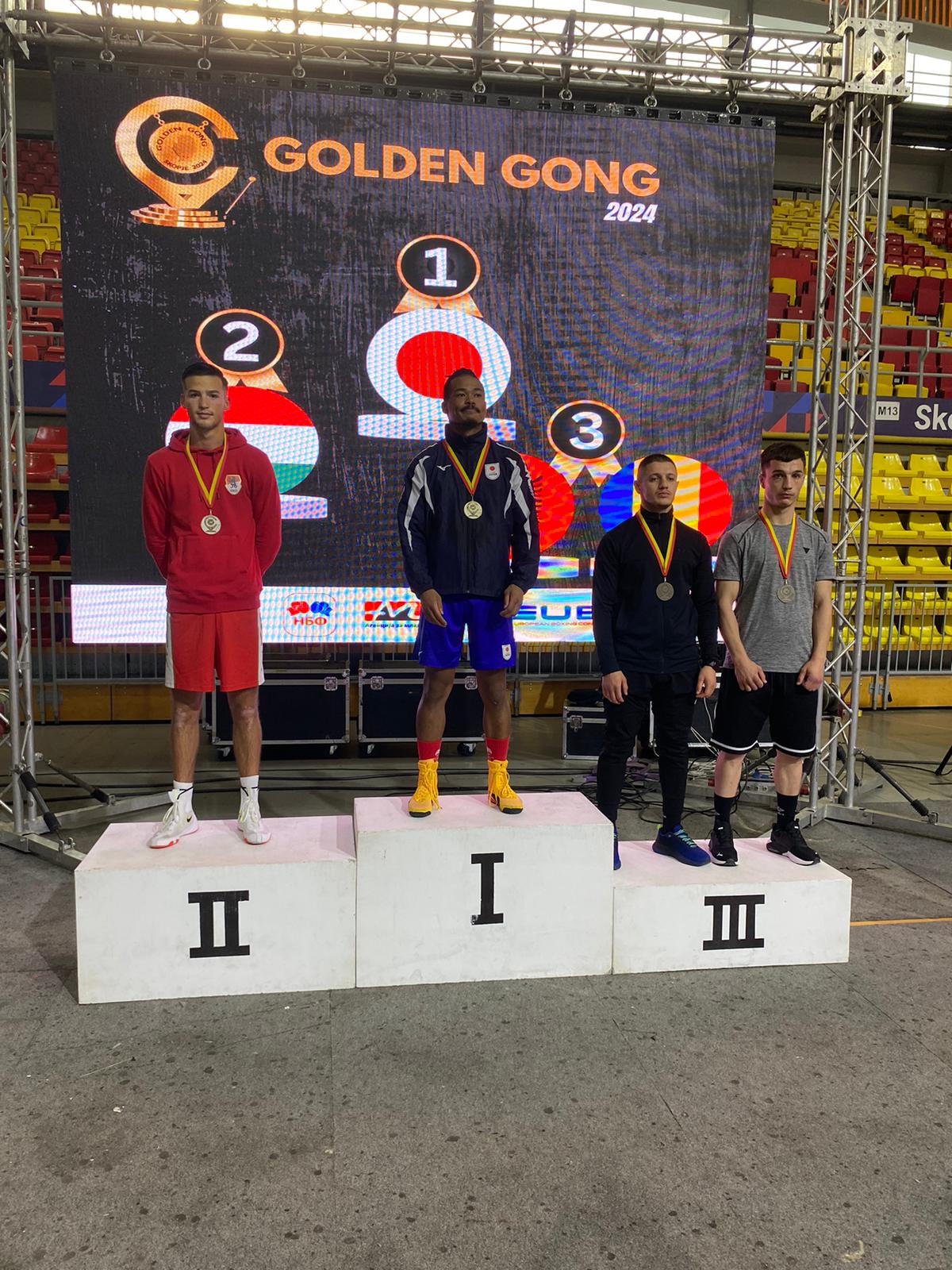 Le vainqueur japonais des Jeux asiatiques et champion du monde Sewon Okazawa a remporté la médaille d'or au tournoi Golden Gong.