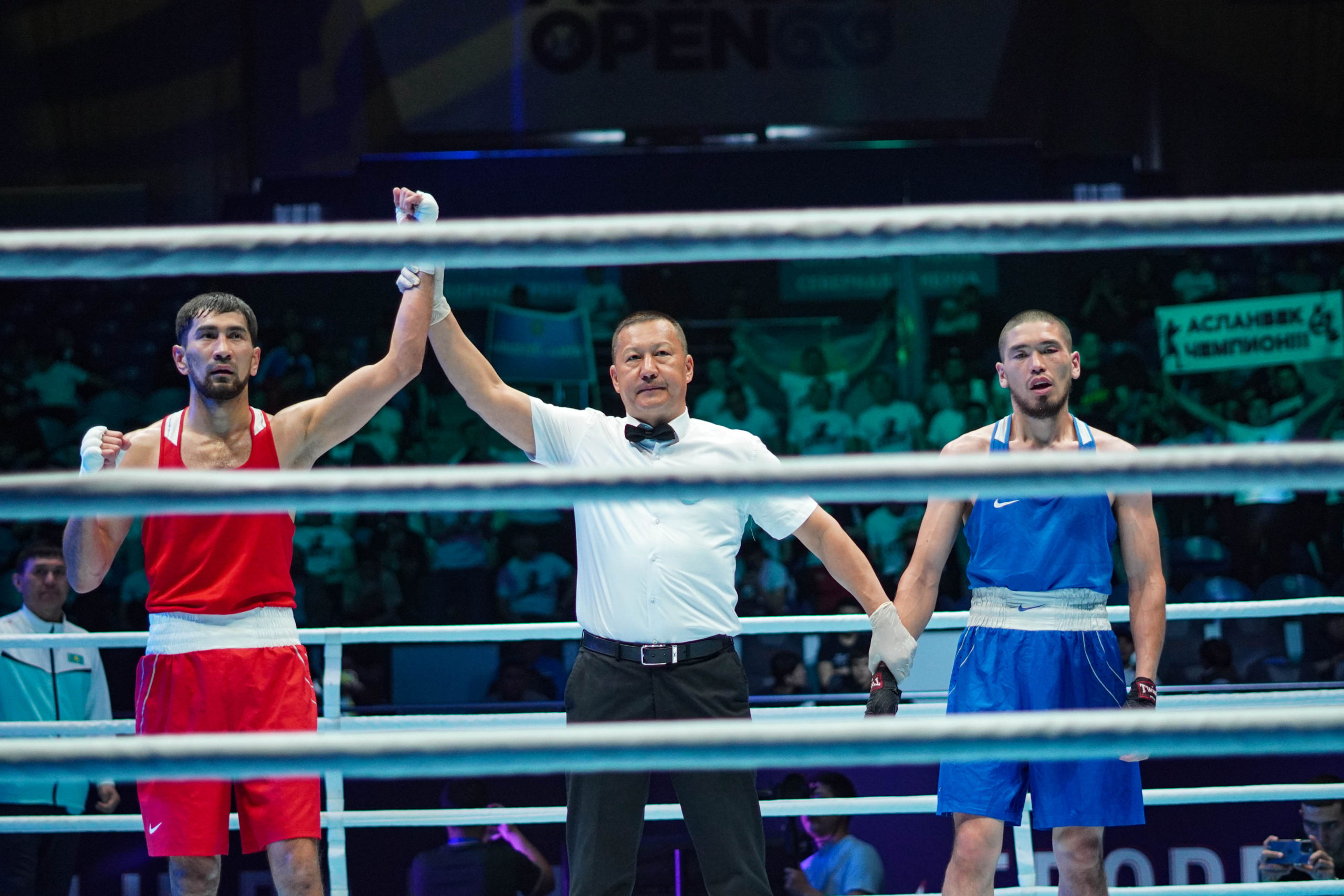 Champions du monde en titre alors que Sabyrkhan et Shymbergenov ont remporté leurs premiers combats à la Coupe Elorda