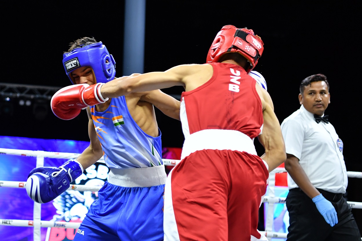 Muhammadali Istamov a utilisé le style d'Abdumalik Khalokov pour dominer son combat lors de la séance du soir