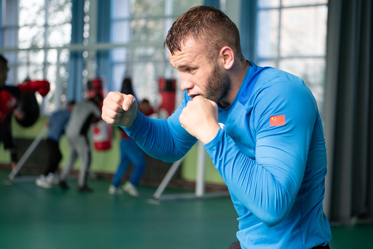 De jeunes talents comme Shanatibieke, Abudureyimu, Rezibieke, Khodzhiyev et Orozbekov étaient les vedettes à Urumqi