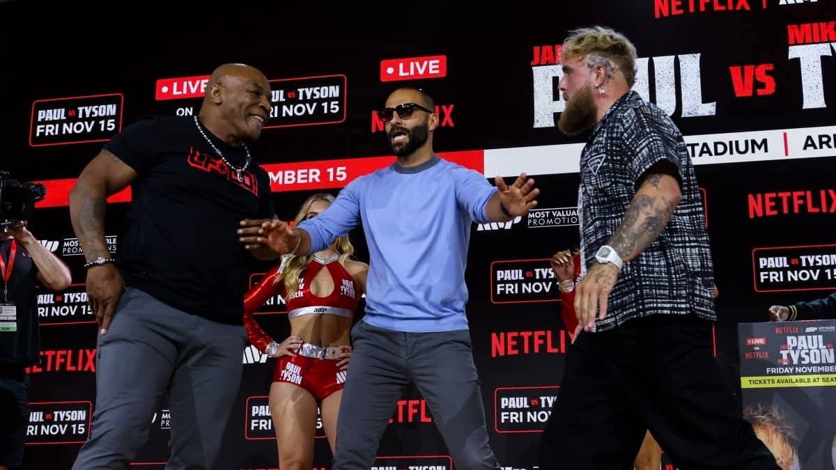 Mike Tyson vs Jake Paul smiles