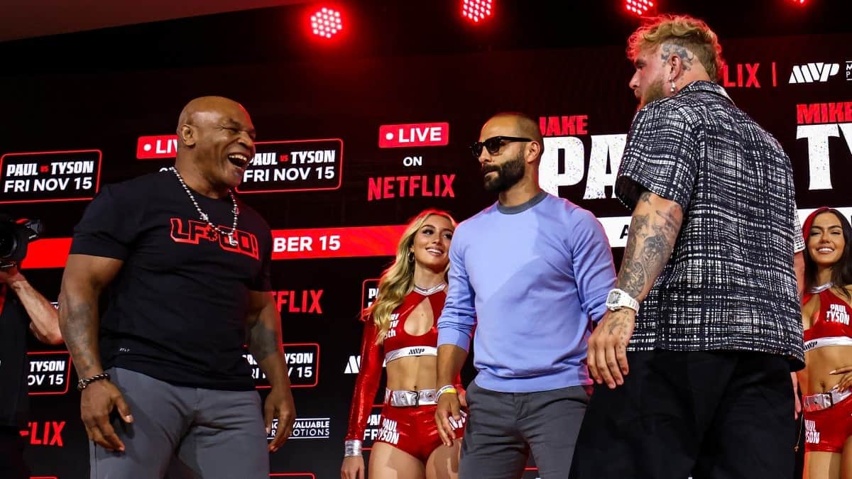 Mike Tyson vs Jake Paul smile