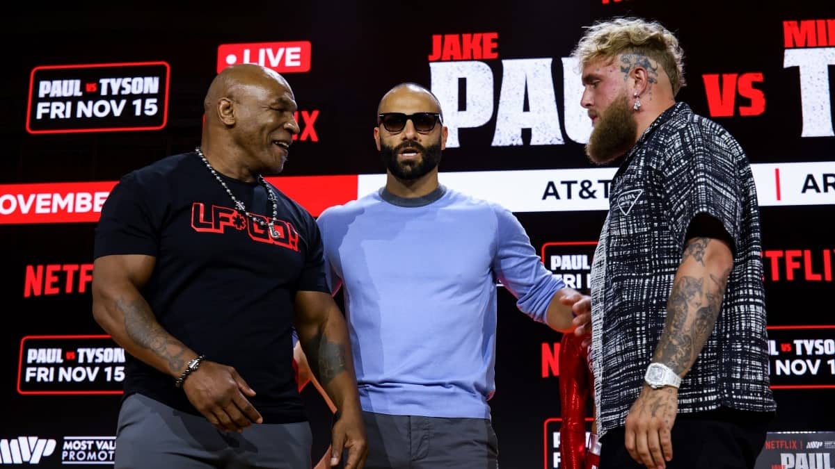 Mike Tyson Jake Paul staredown