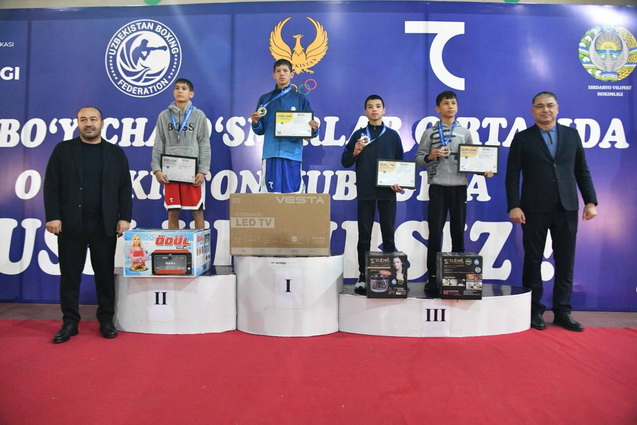 Les médaillés ASBC Sadillakhudjayev et Istamov étaient les vedettes de la Coupe nationale junior d'Ouzbékistan