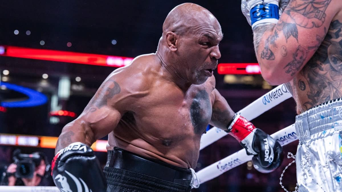Mike Tyson punches Jake Paul