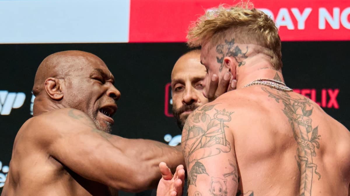Mike Tyson slaps Jake Paul