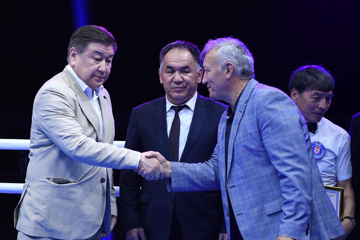 La direction de l'ASBC félicite M. Umbetaly Kydyraliyev qui a été élu nouveau président du Comité National Olympique du Kirghizistan