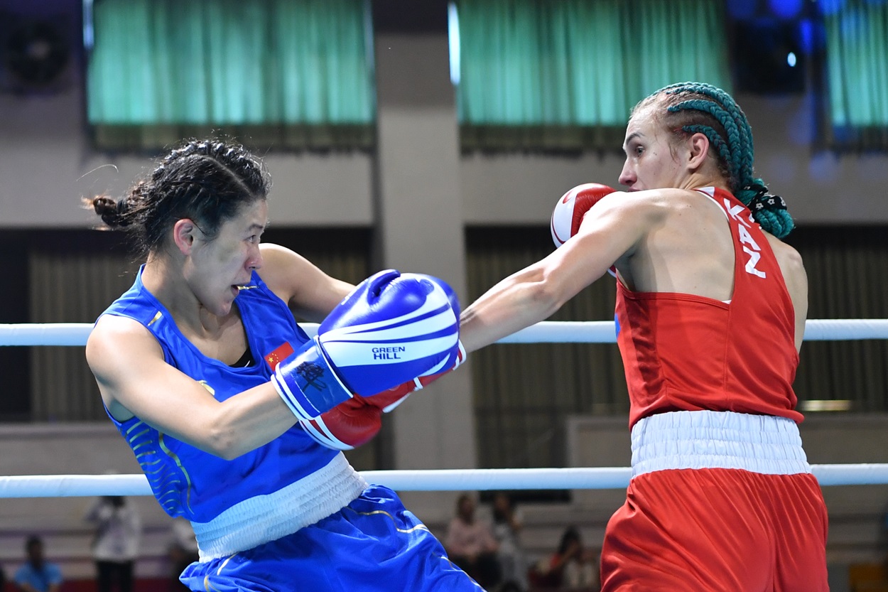 Les filles asiatiques fortes sont prêtes à voler le spectacle aux championnats de boxe du monde d'élite féminins de l'IBA à NIS