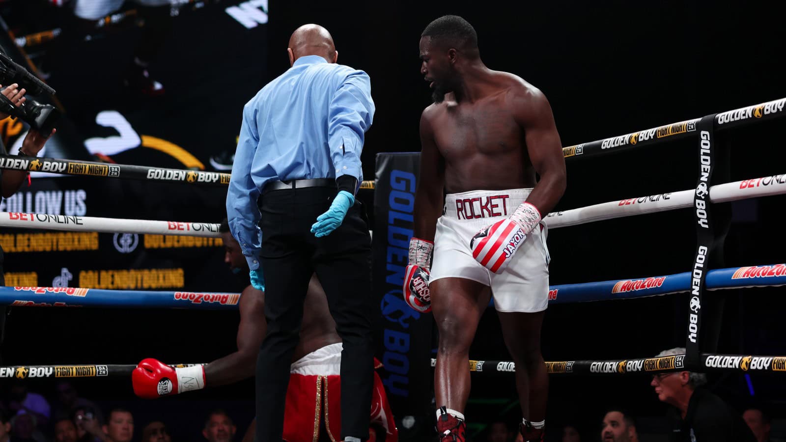 `` New Deontay Wilder '' Joshua Edwards dans KO1, Melikuziev gagne