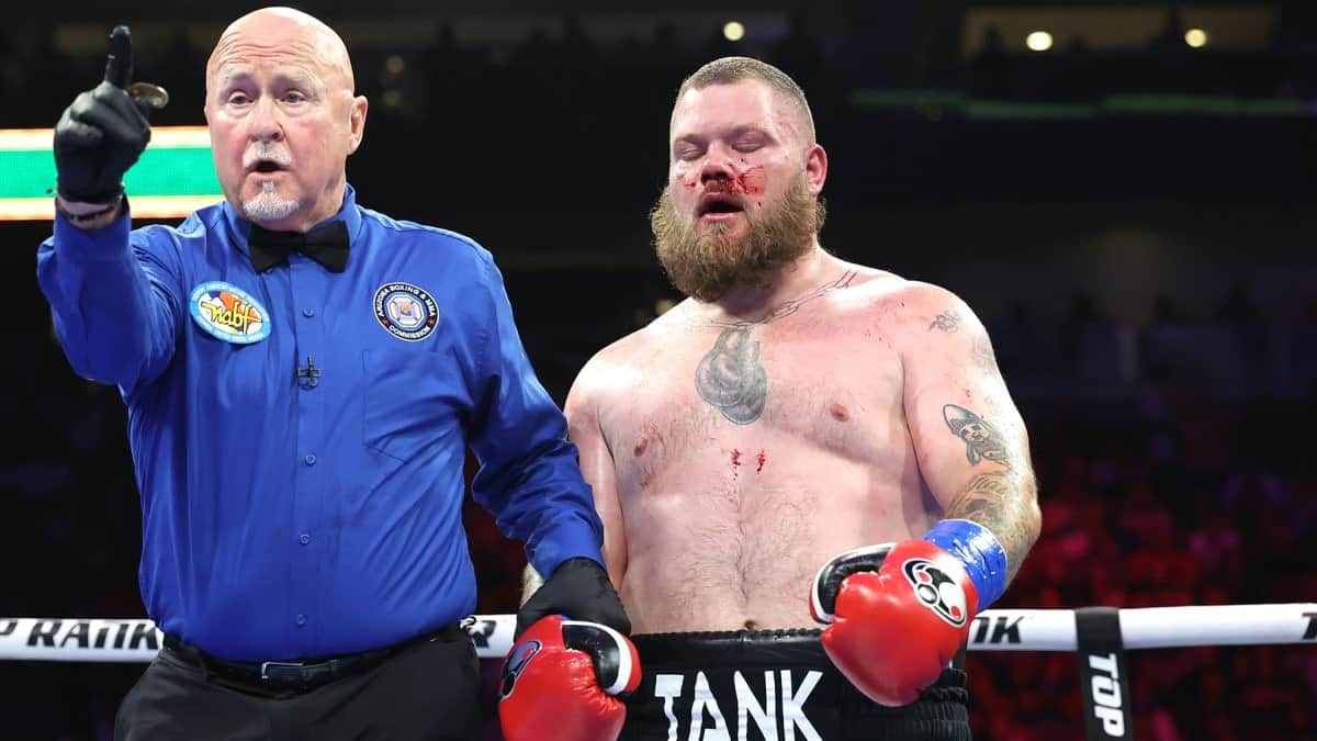 SPAR Partner en tant que centre d'Anthony Joshua Storm a 13 défaites