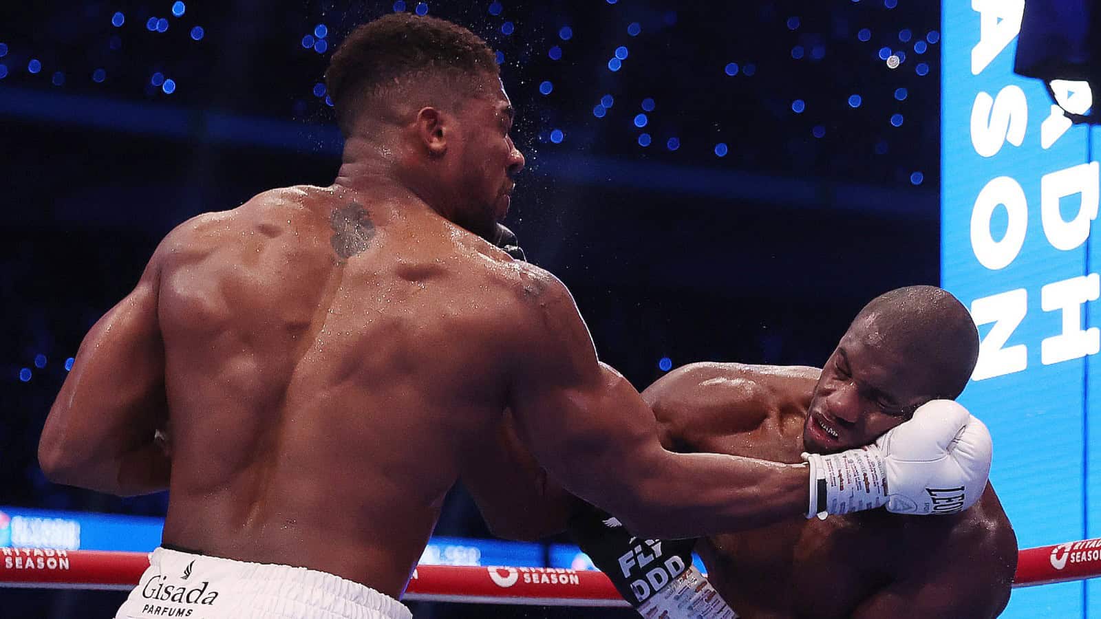 Anthony Joshua lays a punch on Daniel Dubois