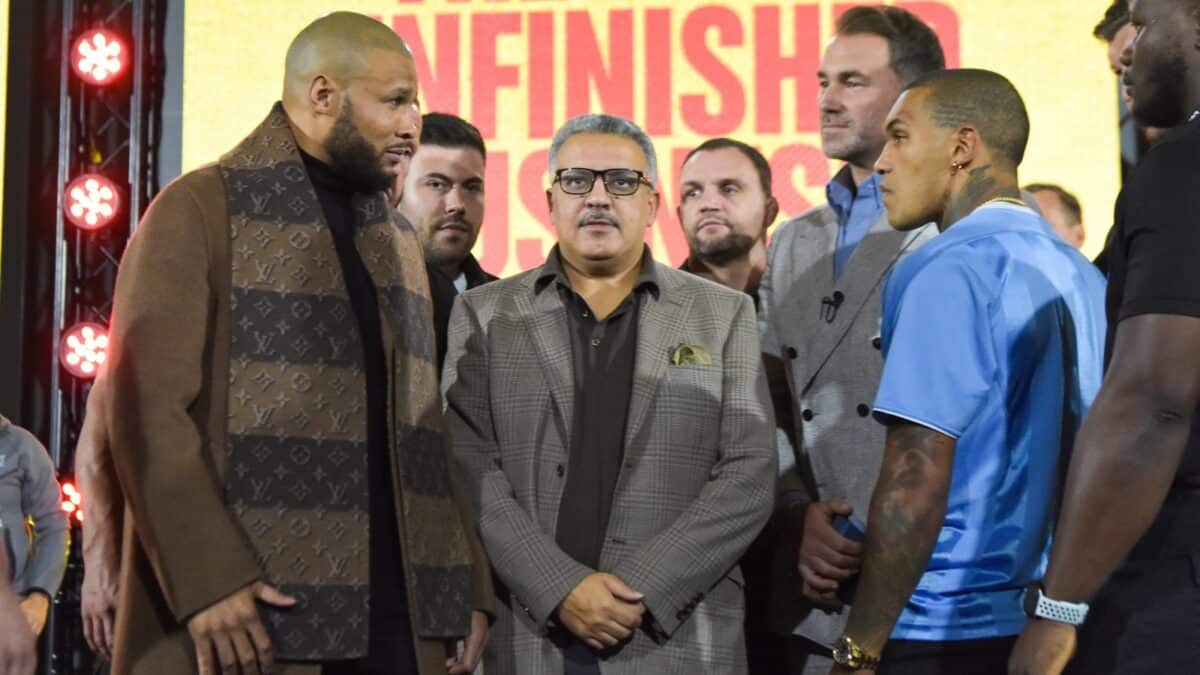 Le regretté Ricky Hatton traîné dans Eubank Jr vs Hearn Chaos