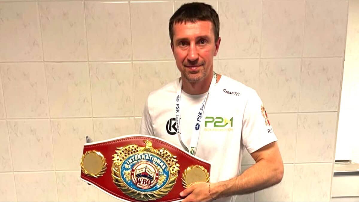 Vyacheslav Senchenko boxing trainer 2025