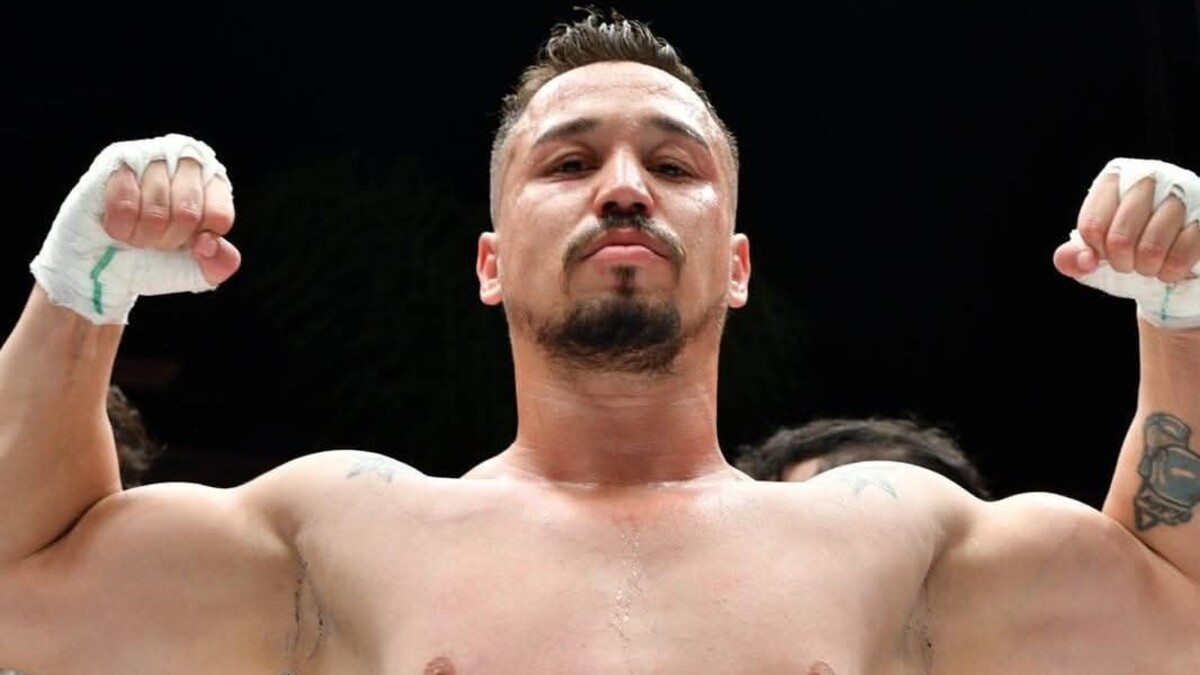 L'artiste KO 19-0, "Turkish Tyson", corrige le réticule sur Jake Paul et Tommy Fury