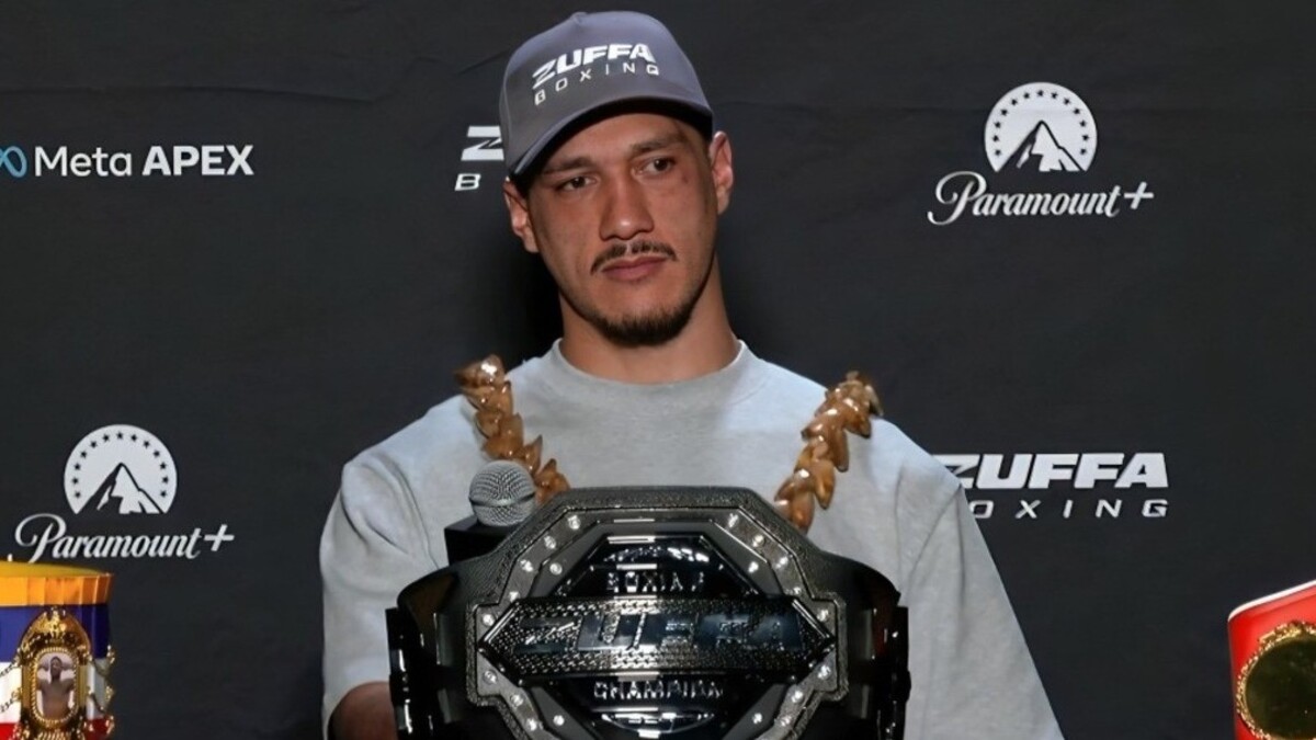 Jai Opetaia with Zuffa cruiserweight championship belt during press conference after IBF dispute