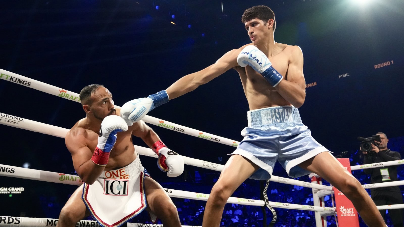 Sebastian Fundora lands a long jab on Keith Thurman during their WBC super welterweight title fight in Las Vegas