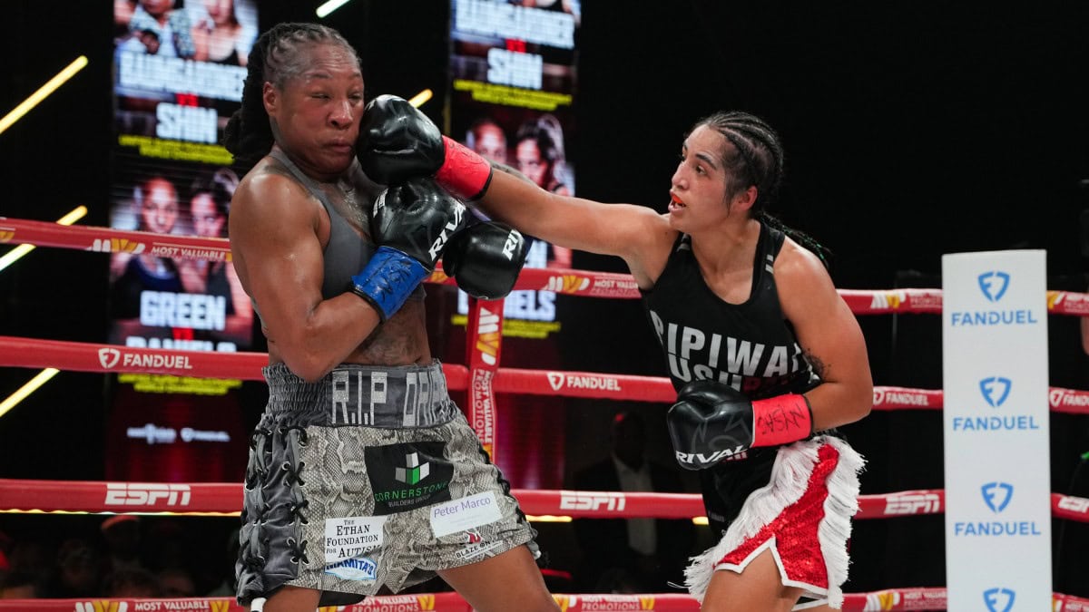 Shadasia Green hit by Lani Daniels before ninth-round stoppage and stretcher exit