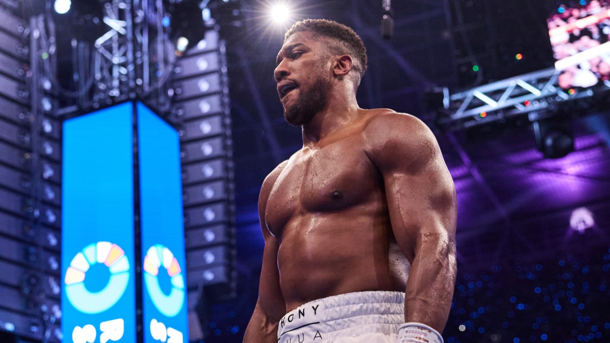 Anthony Joshua focused during heavyweight fight under bright arena lights