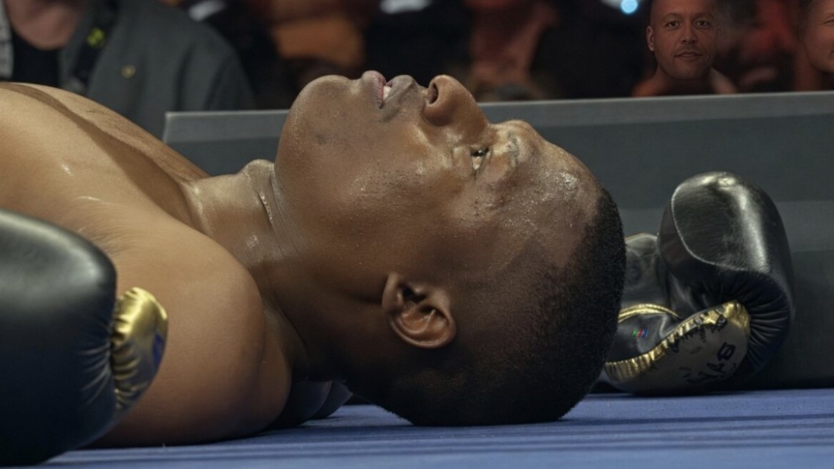 Edwin Castillo lies flat on his back after Viktor Jurk’s 15-second knockout