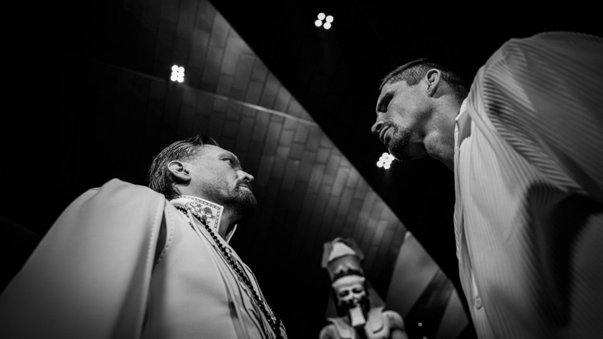 Oleksandr Usyk and Rico Verhoeven face off during fight week in Giza ahead of their heavyweight crossover clash