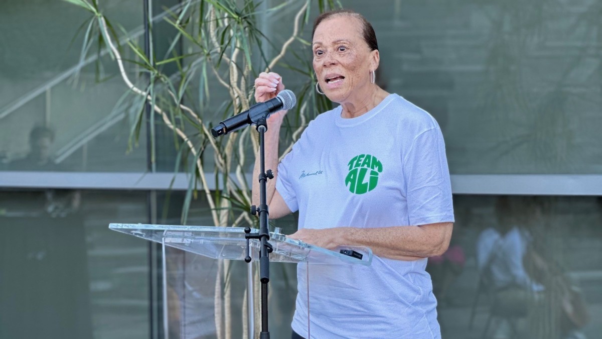 Lonnie Ali speaks at the Muhammad Ali Center