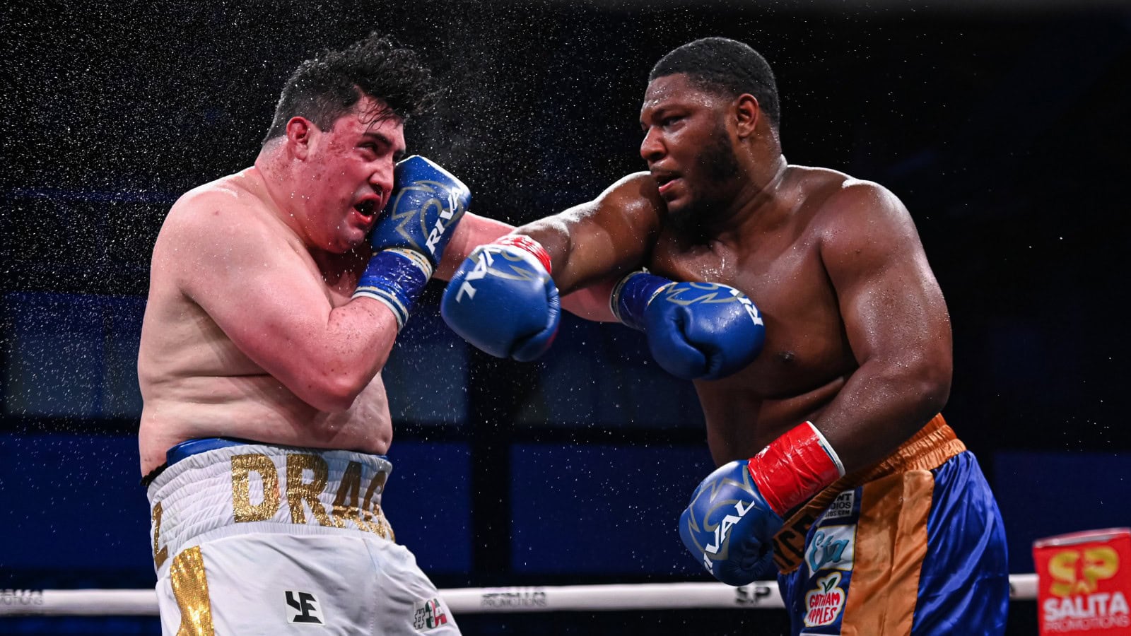 Pryce Taylor lands a right hand on Issac Muñoz during their heavyweight bout in San Juan, Puerto Rico