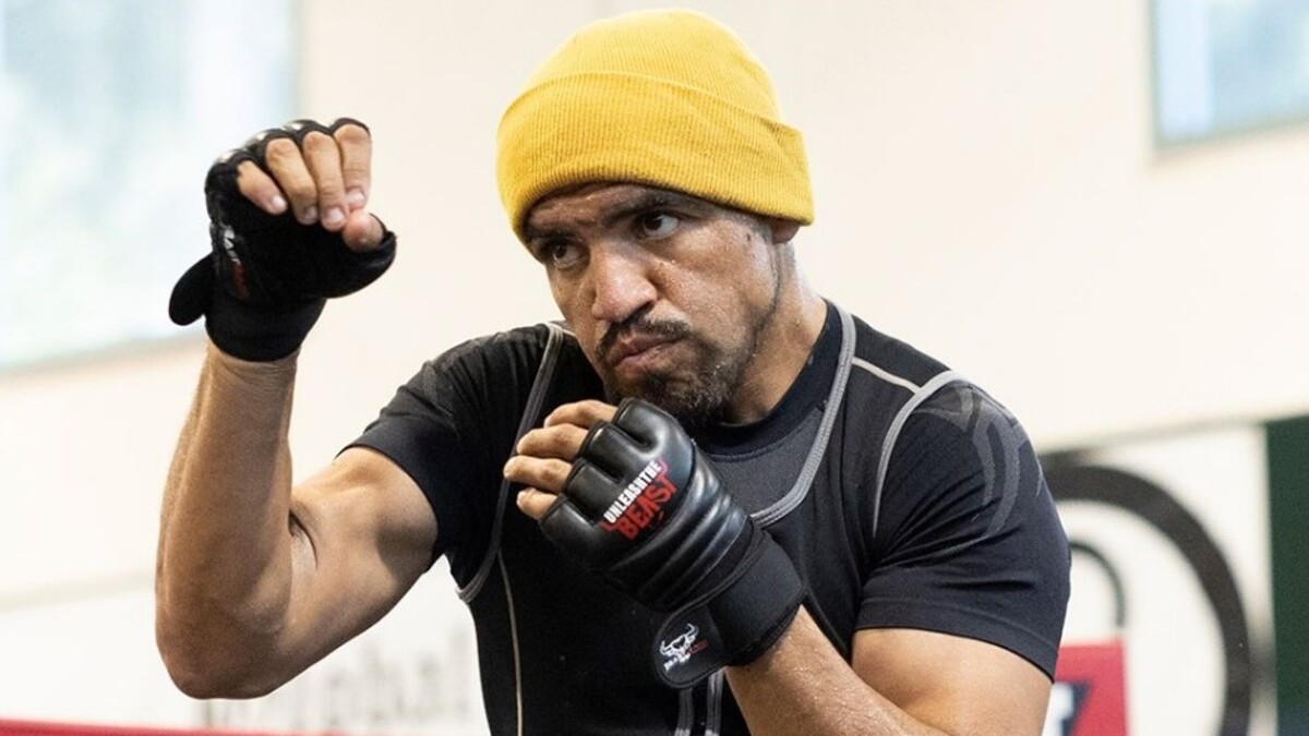 Victor Ortiz trains in BKB gloves ahead of his bare-knuckle debut against Dominic Salcido at BKB 56