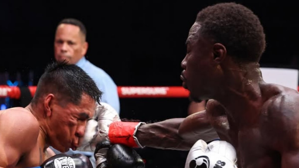 Richardson Hitchins lands a right hand on Ricardo Salas during his unanimous decision victory on the Zuffa Boxing 09 card at Madison Square Garden Theater in New York