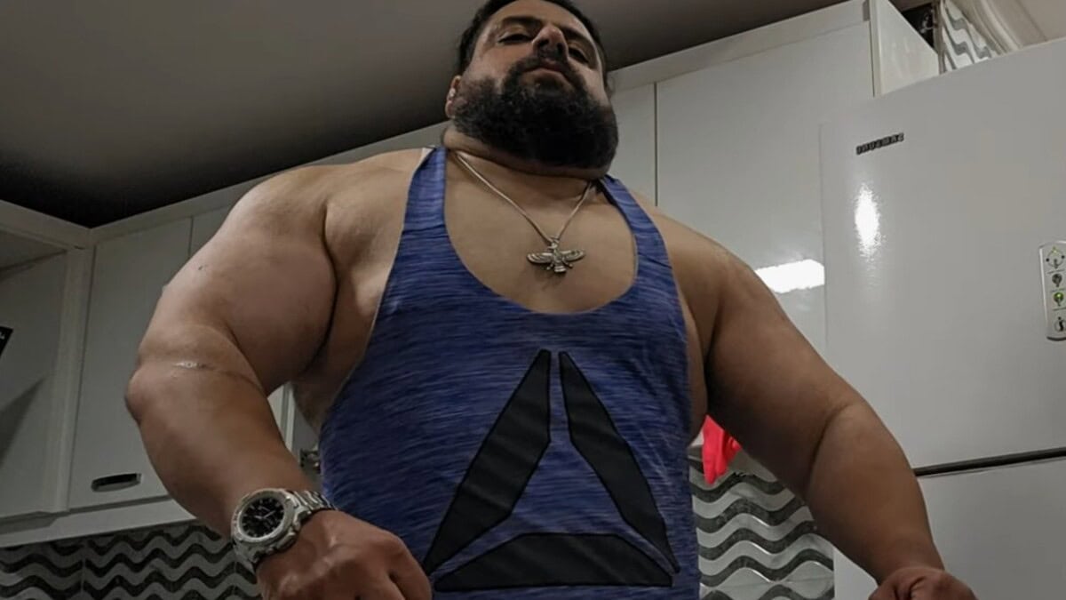 Iranian Hulk Sajad Gharibi trains in 2026 as he targets an MMA comeback following his lone professional boxing defeat