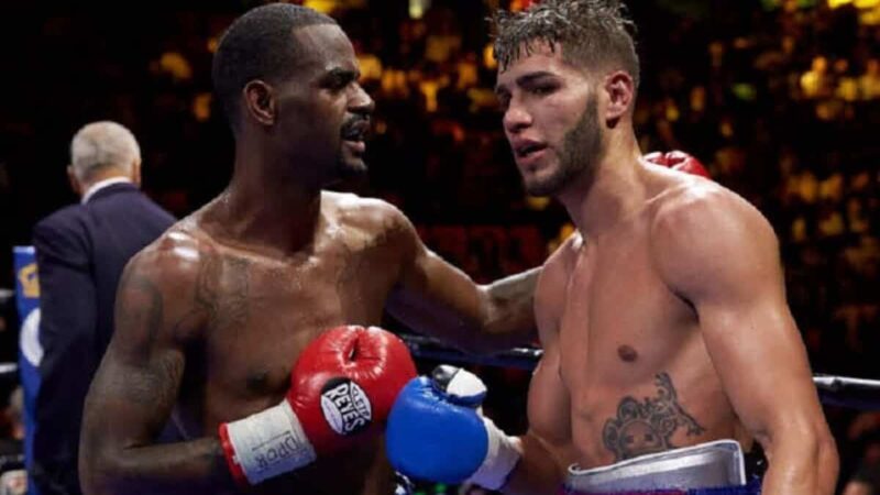 Terrel Williams et Prichard Colon s'embrassent à la fin de leur combat